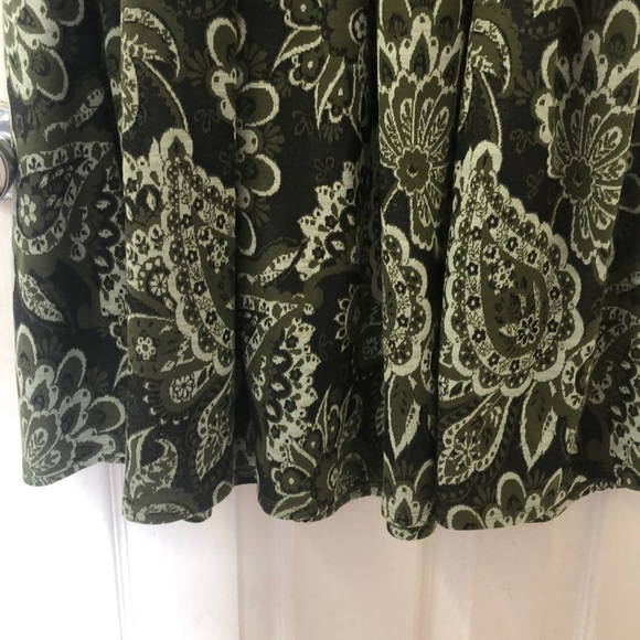 Lula Roe Amelia - Picture 3 of 4